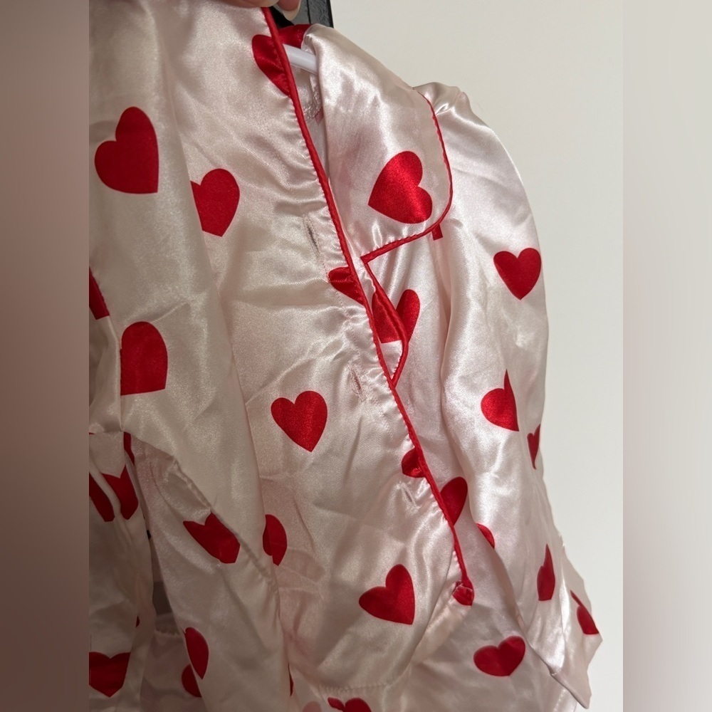 Girls satin PJs in heart print. Size 3T. Great condition. - Picture 3 of 4